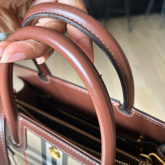BURBERRY classic double handlebar bag. Excellent condition! - Picture 5 of 12